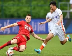  嵩山鲸鲨队鏖战关中黑豹队，板球预选赛爆冷，转换速度占优。年轻人站出来了