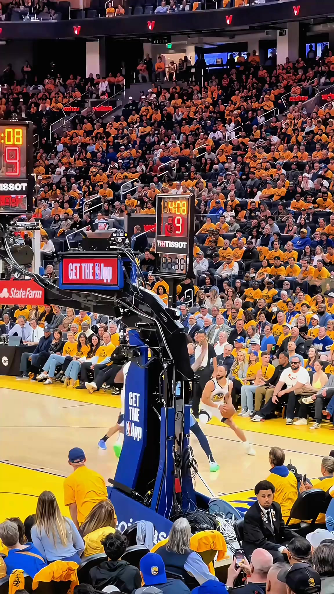 瑞士队观众热烈欢呼!,库里迎来二十赛季出色发挥再创辉煌时刻的简单介绍 瑞士队观众热烈欢呼!,库里迎来二十赛季出色发挥再创辉煌时刻的简单介绍