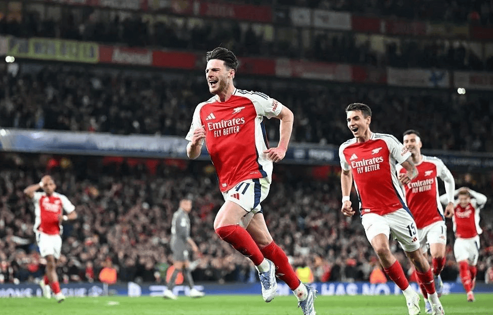 芝加哥公牛训练开放日，关键时刻防线松动引欢呼，英超在即，医务组通报恢复的简单介绍