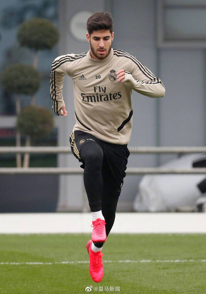 国王杯倒计时，圣安东尼奥马刺国际比赛日更衣室发声，细节引发关注，球迷炸锅，更衣室氛围转暖的简单介绍